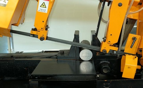 大化数控带锯床自动送料精度会出现偏差吗？